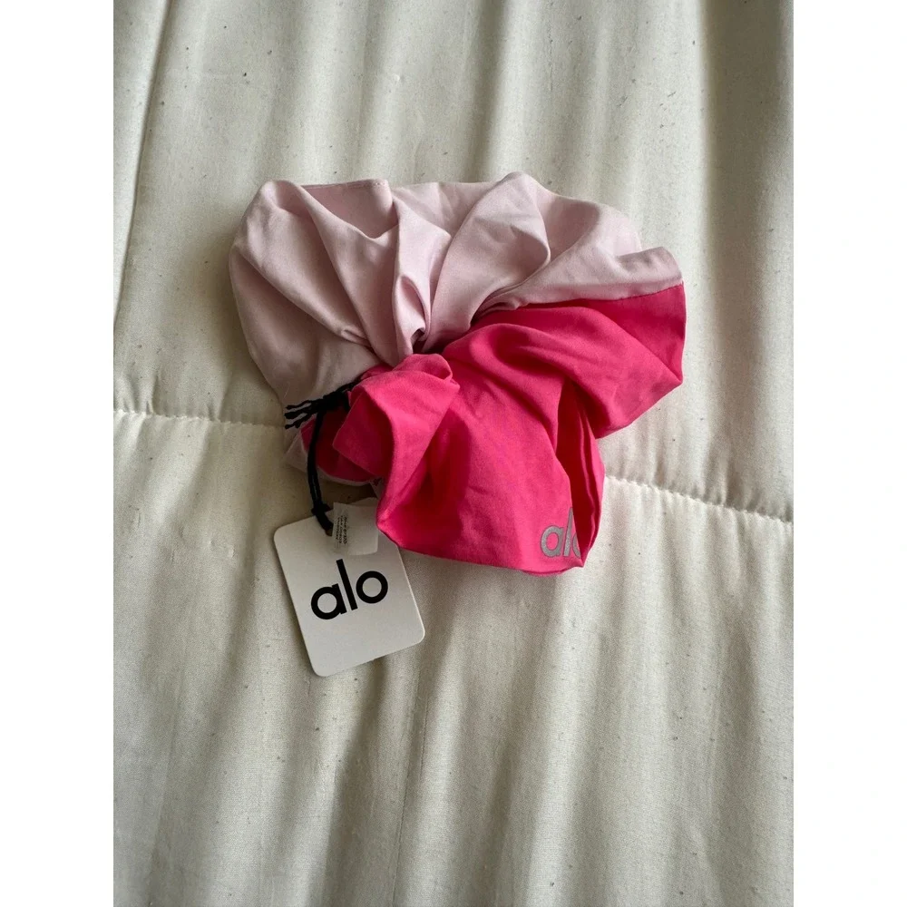 NWT Alo Yoga Women's Pink Fuchsia Oversized Scrunchie